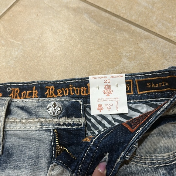 Women’s Rock Revival Jean Shorts. - Picture 4 of 8